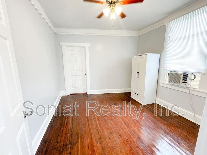 654 S Rendon St - Photo 3 of 5