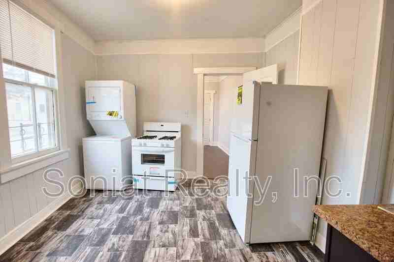 654 S Rendon St - Photo 4 of 5
