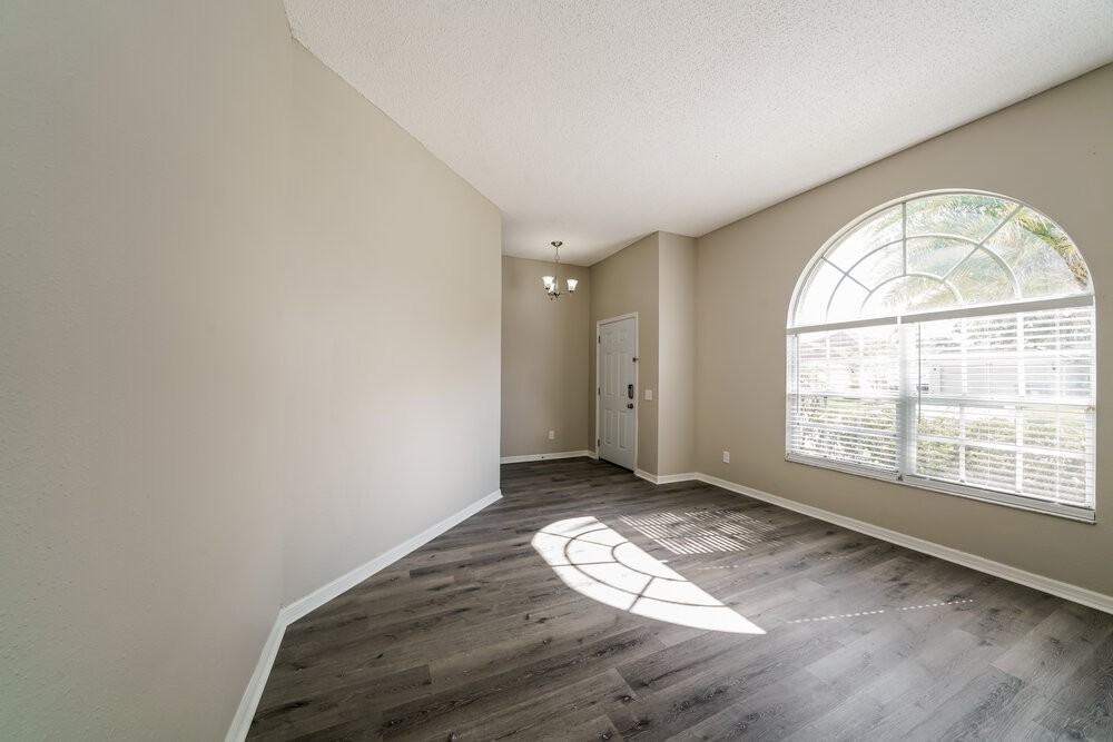 7409 Sade St - Photo 3 of 16