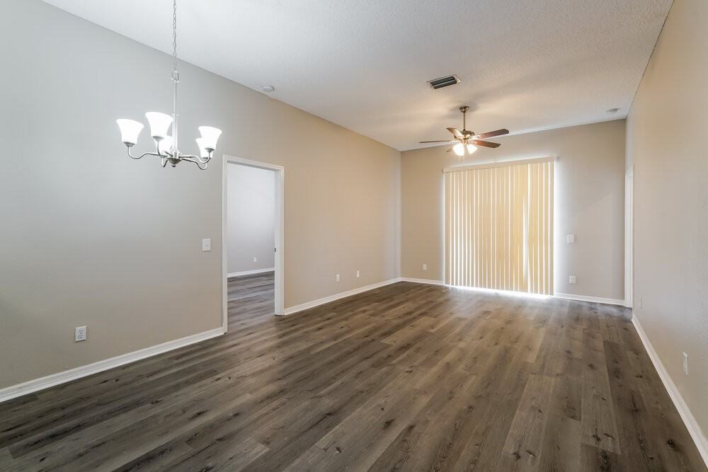 7409 Sade St - Photo 5 of 16