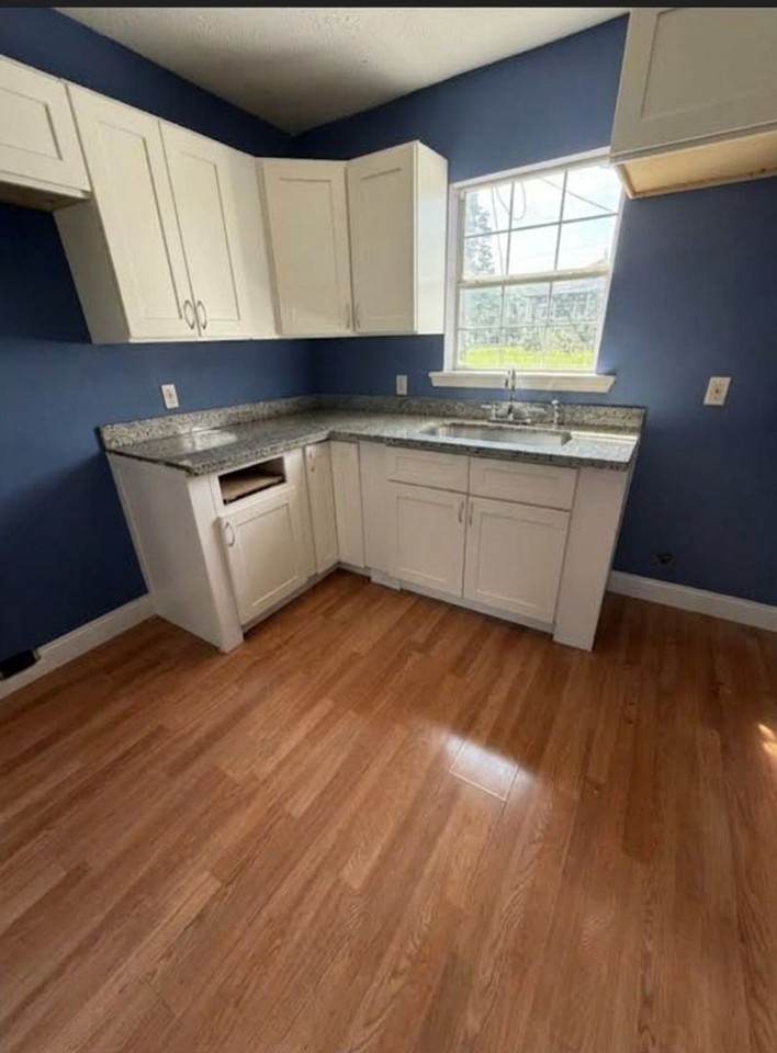 2395 Hybrook Ln - Photo 2 of 10