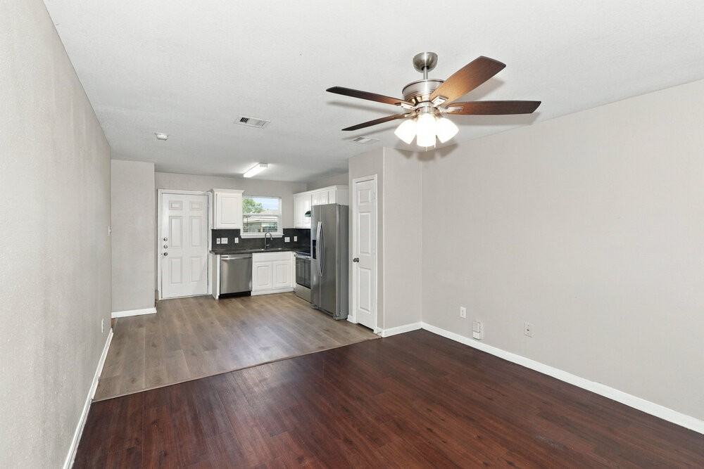 3922 Hollow Cove Ln - Photo 5 of 17