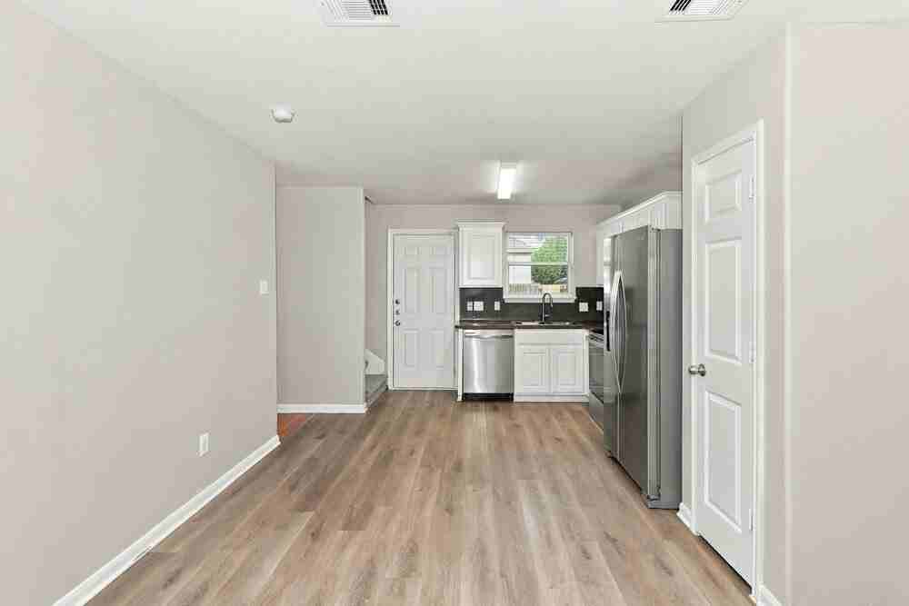 3922 Hollow Cove Ln - Photo 6 of 17