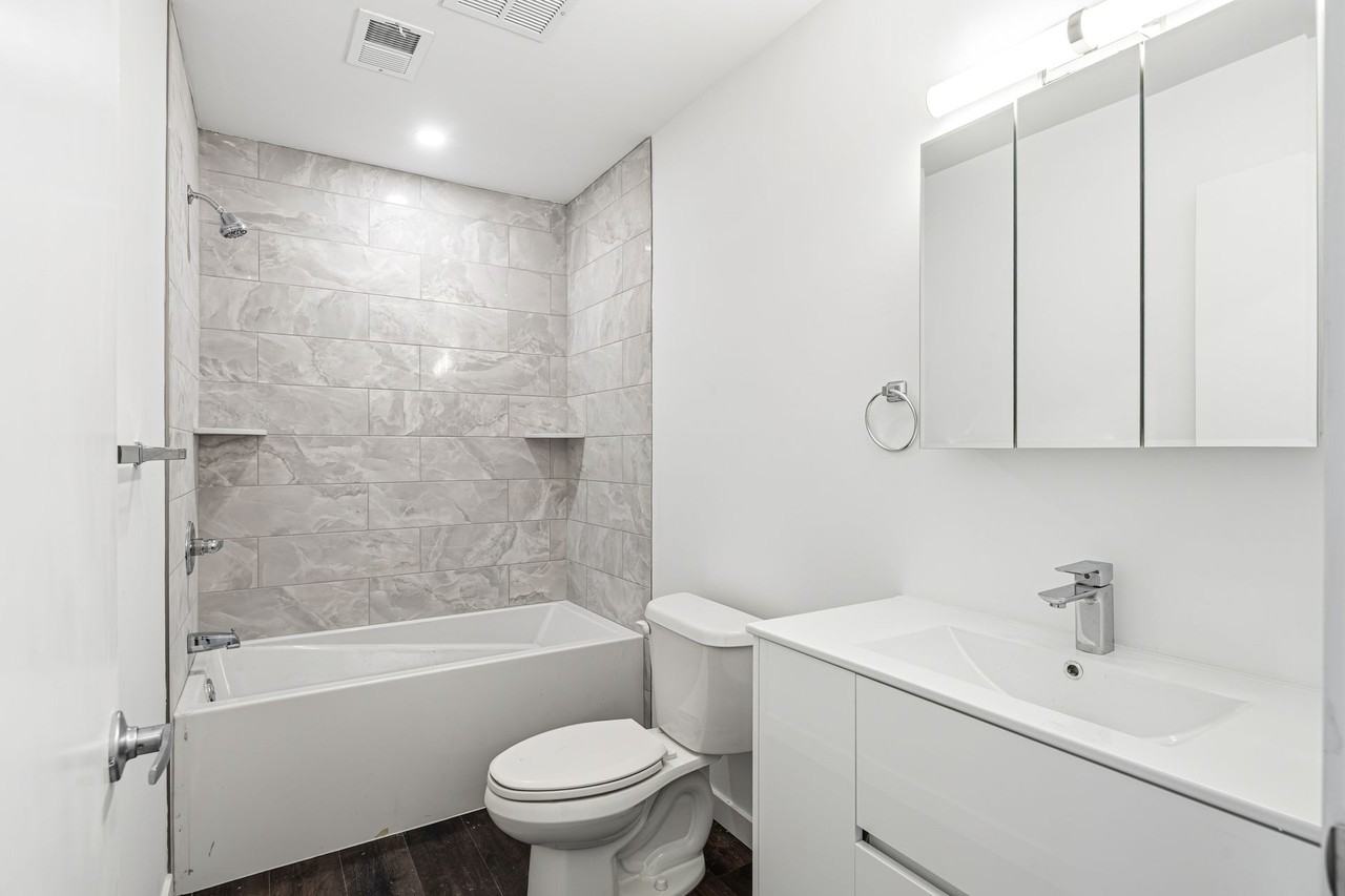 2001 Frankford Ave - Photo 5 of 18