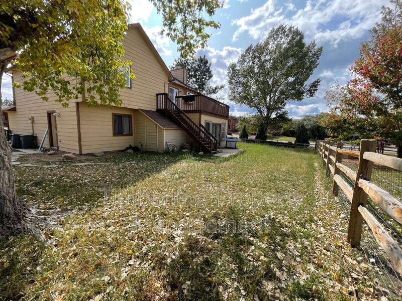 320 Rangely Dr - Photo 3 of 8