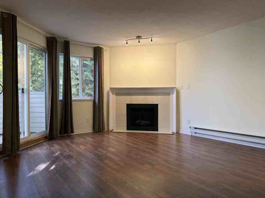 11963 223 St - Photo 4 of 25