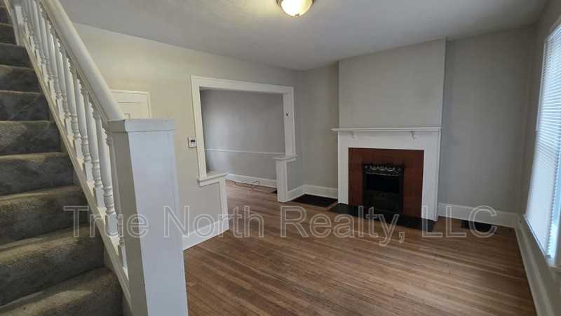 41 University St - Photo 2 of 15
