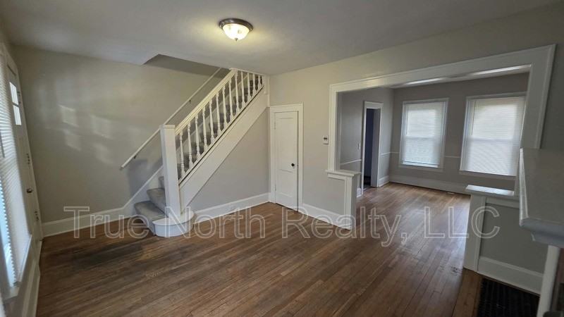 41 University St - Photo 3 of 15