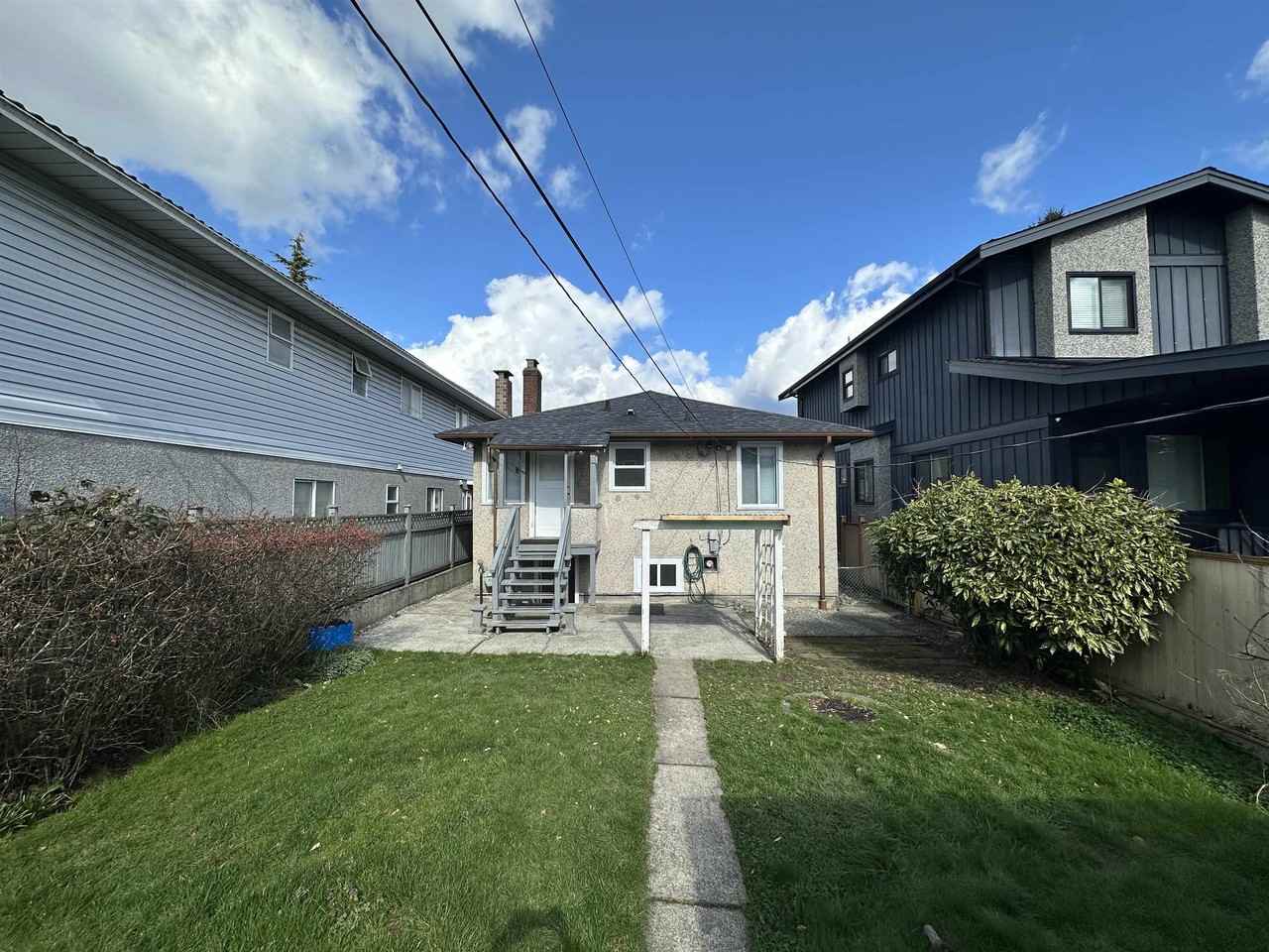 4472 Triumph Street - Photo 4 of 15