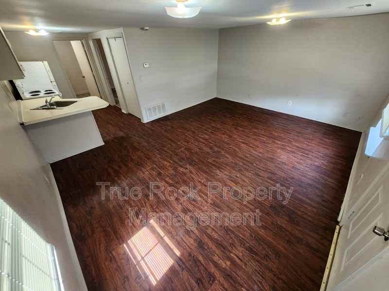 421 S Johnston St - Photo 2 of 7