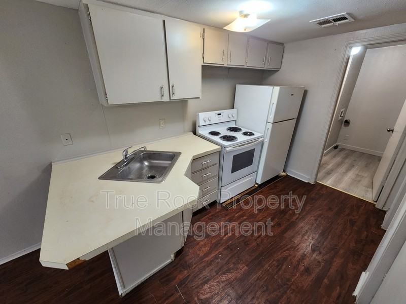 421 S Johnston St - Photo 3 of 7