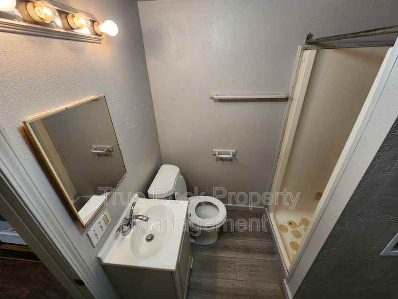 421 S Johnston St - Photo 4 of 7