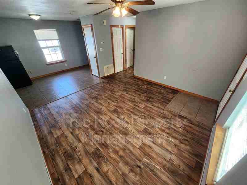 218 E 14th St #B - Photo 2 of 8