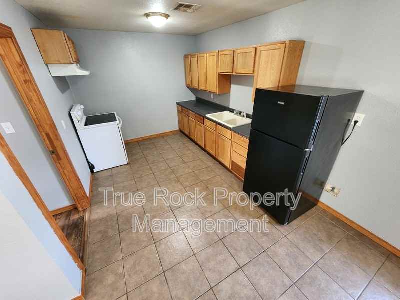 218 E 14th St #B - Photo 3 of 8