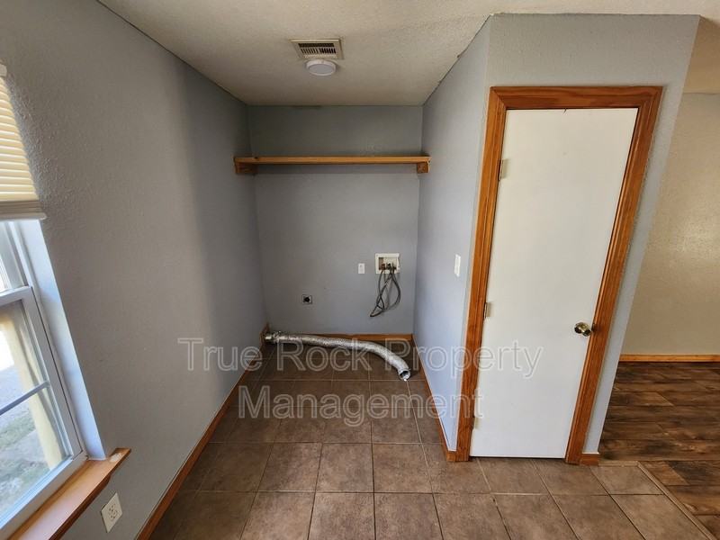 218 E 14th St #B - Photo 4 of 8