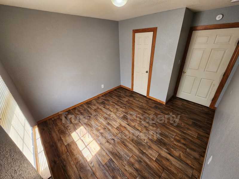 218 E 14th St #B - Photo 5 of 8