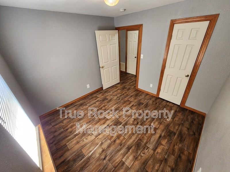218 E 14th St #B - Photo 7 of 8