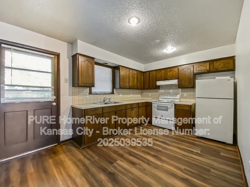 4348 Parallel Pkwy - Photo 2 of 18