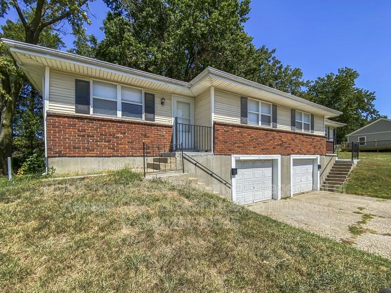 4348 Parallel Pkwy - Photo 4 of 18