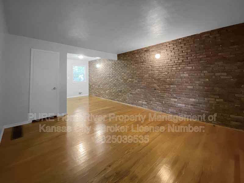 1417 N Main St - Photo 4 of 22