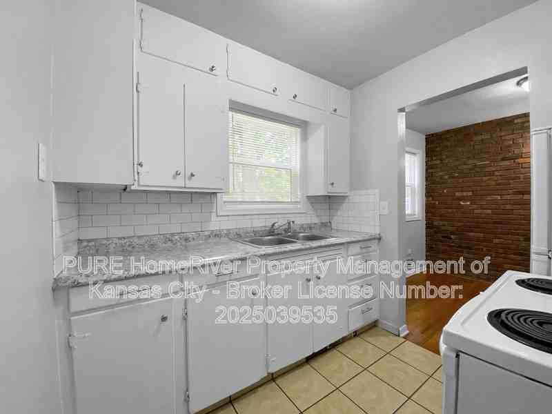 1417 N Main St - Photo 7 of 22