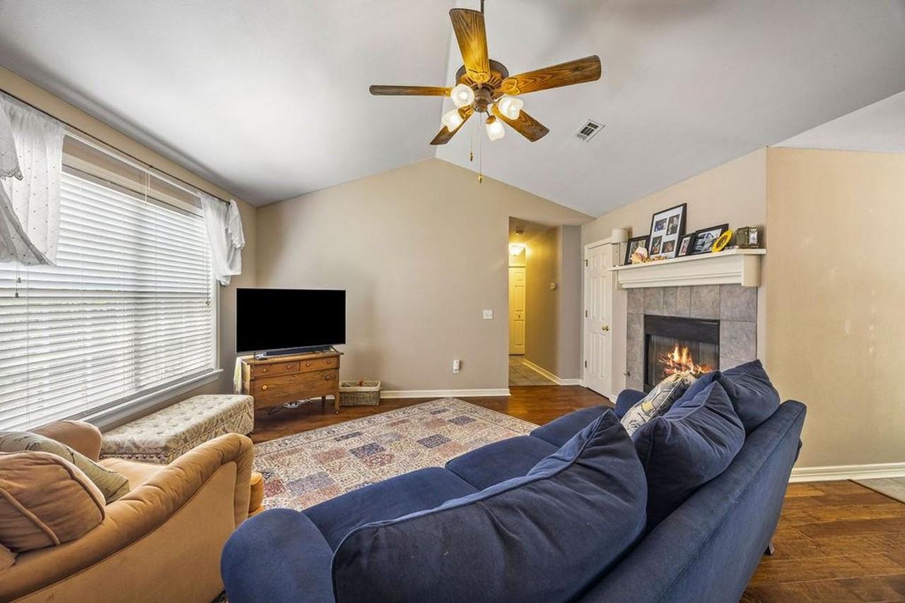 1286 Hackberry Pl - Photo 2 of 10