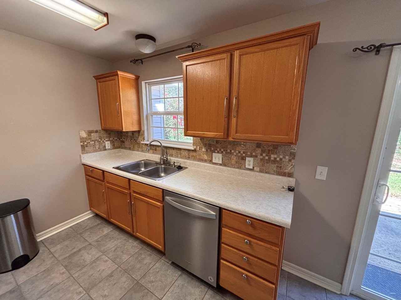 1286 Hackberry Pl - Photo 4 of 10