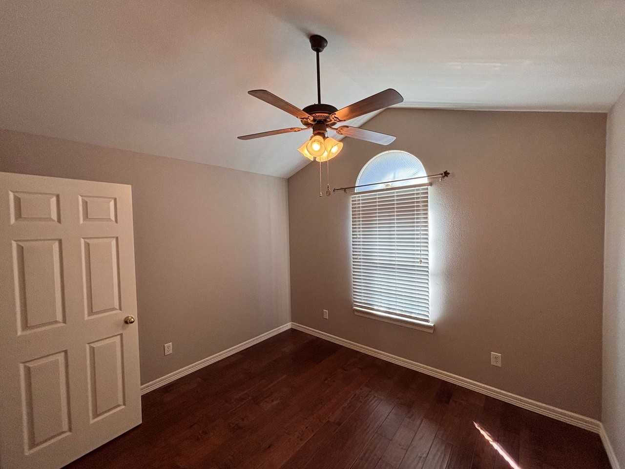 1286 Hackberry Pl - Photo 5 of 10