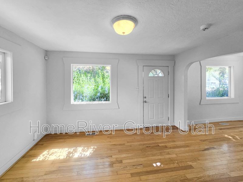 417 E Cleveland Ave - Photo 3 of 45