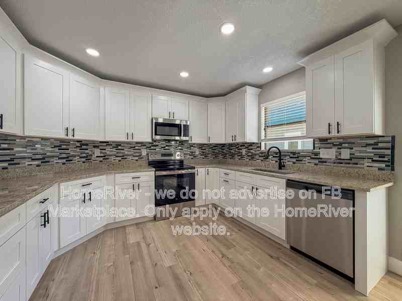 4780 Baywind Dr - Photo 2 of 27