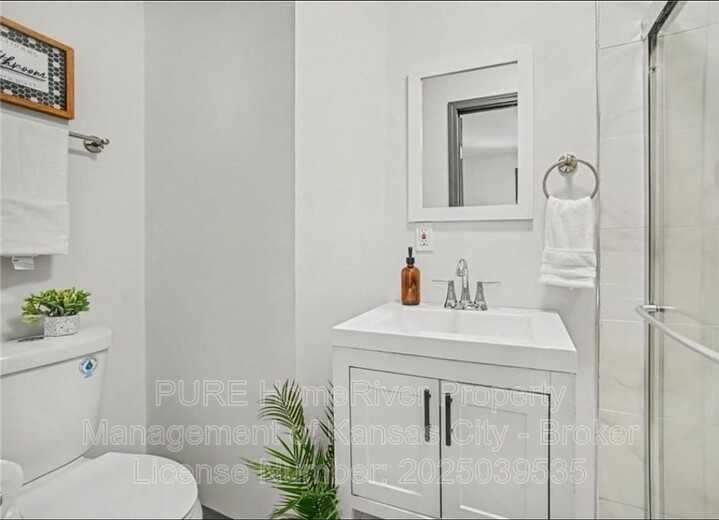 5243 Lyon Ave - Photo 7 of 17