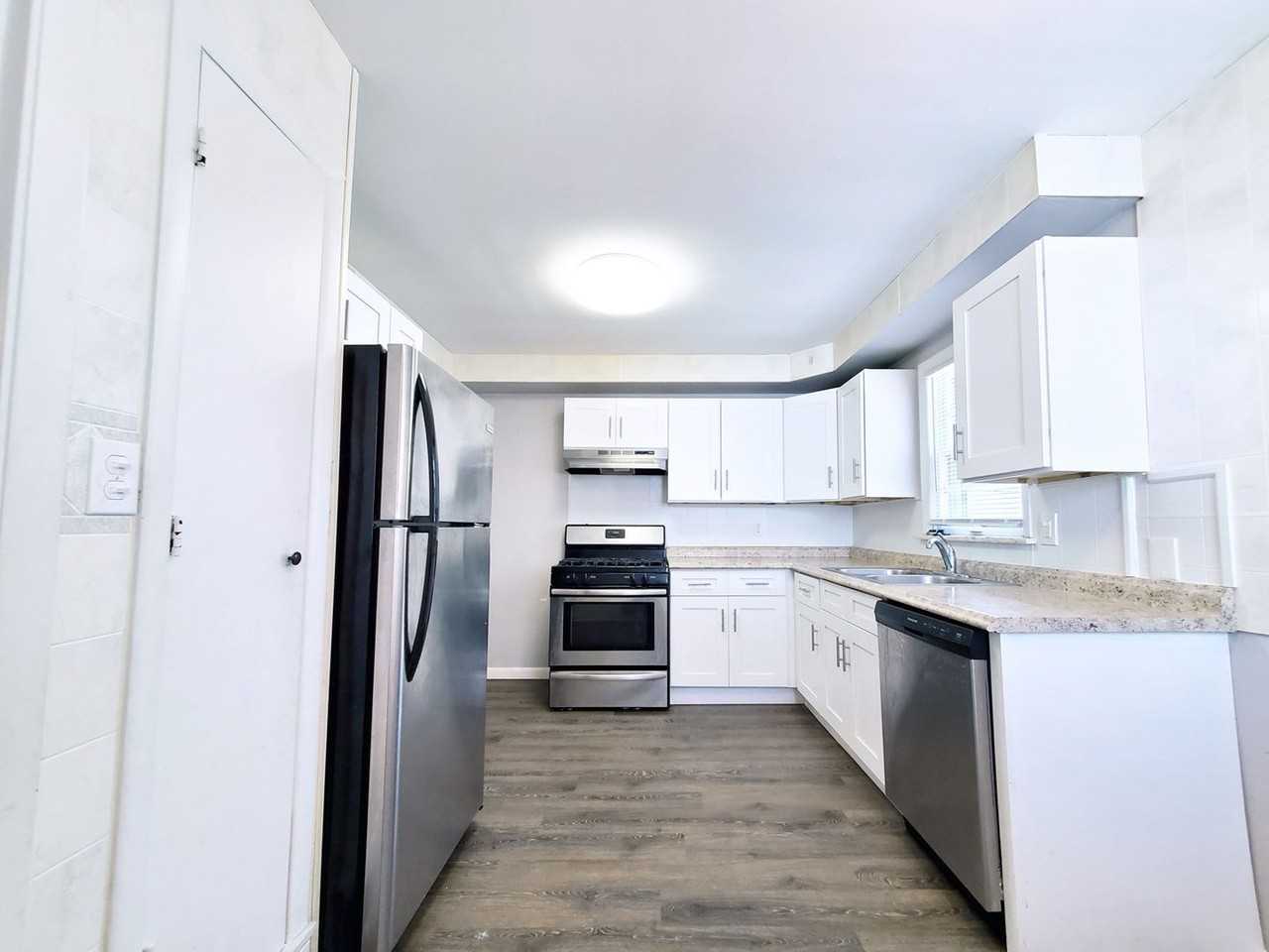 4095 Bluestone Rd - Photo 5 of 24