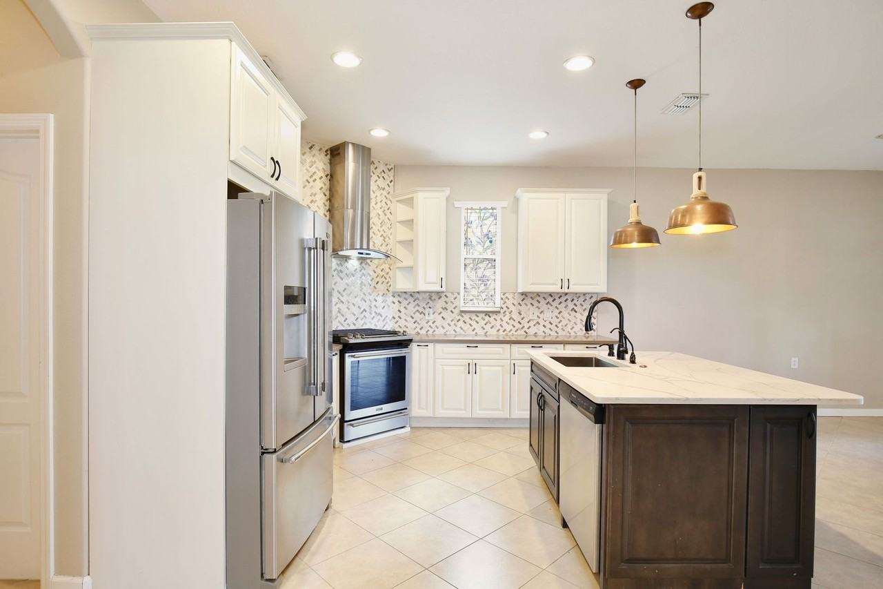 15601 Bay Vista Dr - Photo 6 of 36