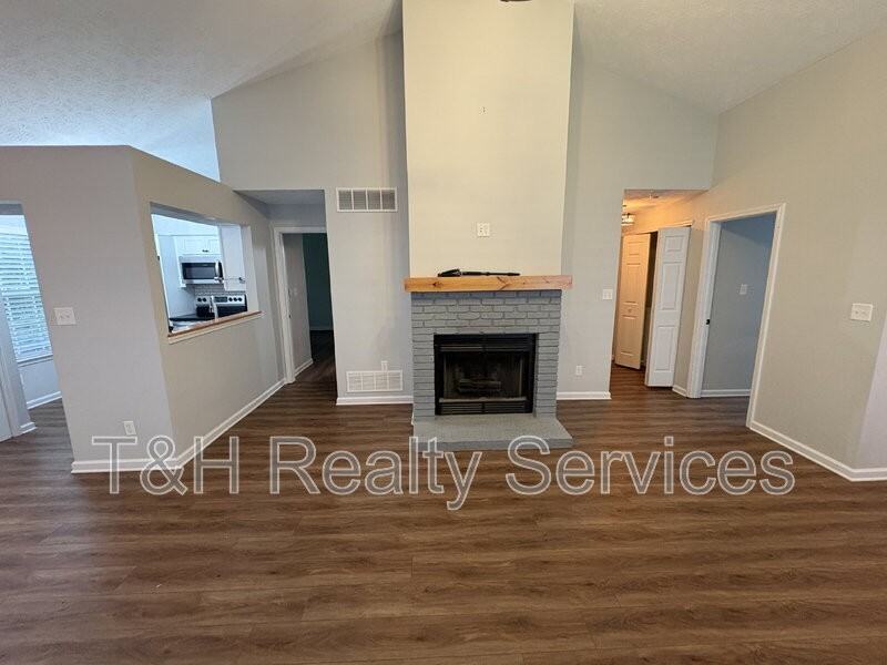 9741 Roxbury Dr - Photo 6 of 20