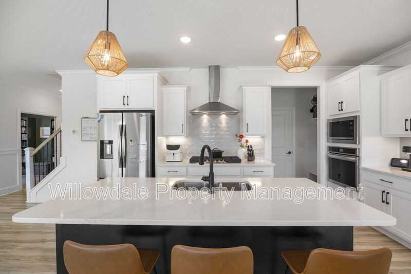 2020 Moonraker Dr - Photo 3 of 43