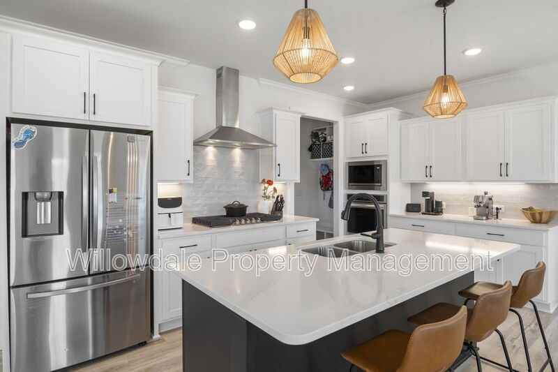 2020 Moonraker Dr - Photo 5 of 43