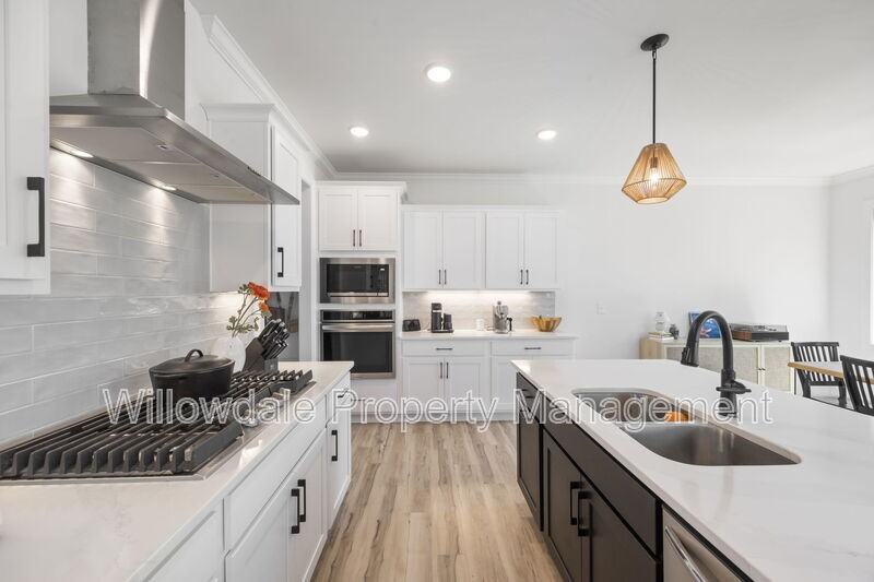 2020 Moonraker Dr - Photo 6 of 43