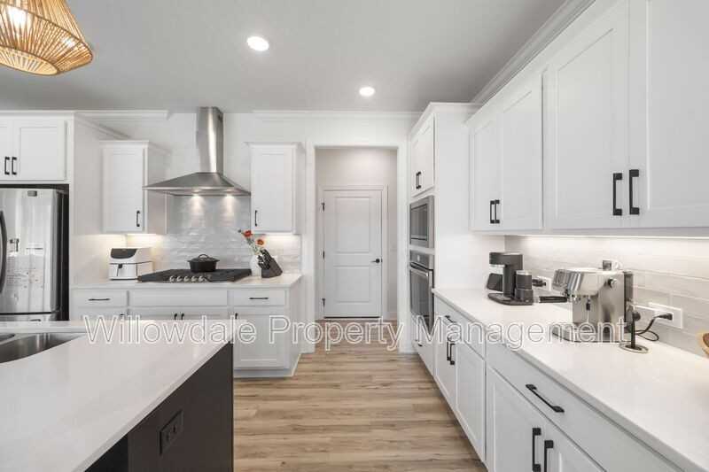 2020 Moonraker Dr - Photo 7 of 43