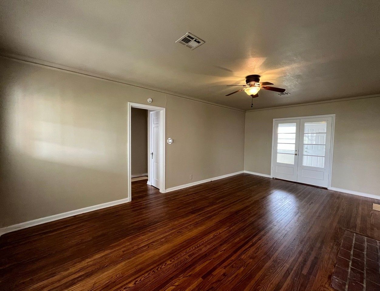 1144 S Vandalia Ave - Photo 3 of 33