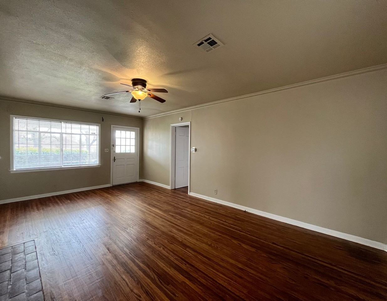 1144 S Vandalia Ave - Photo 4 of 33