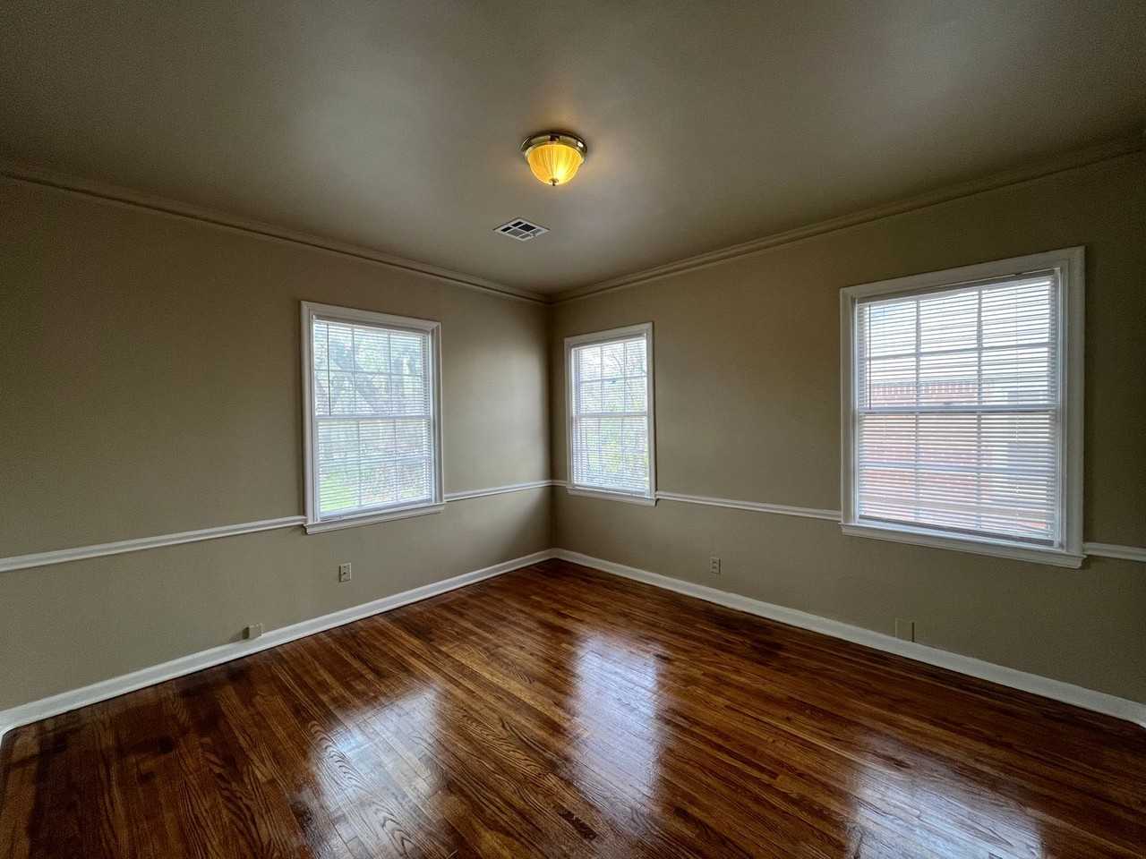 1144 S Vandalia Ave - Photo 6 of 33