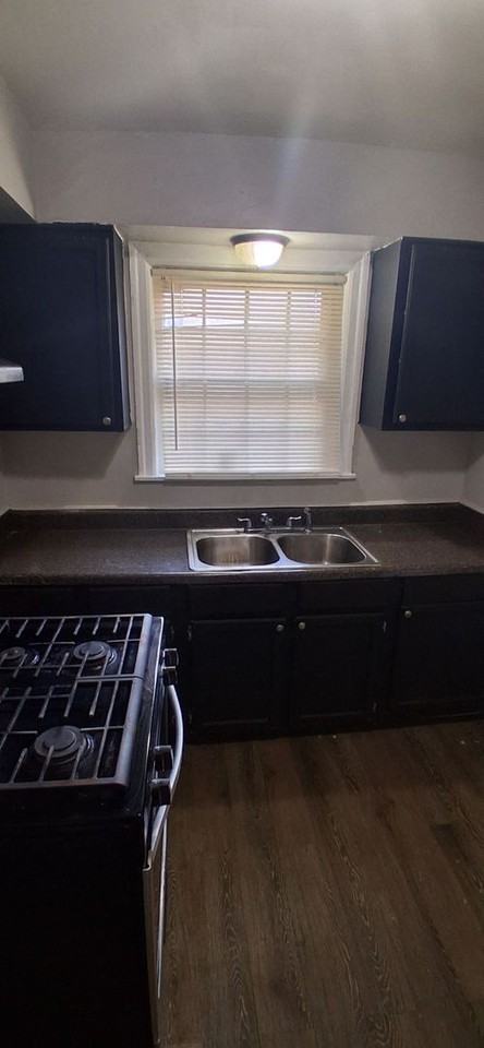 2326 Lowell Ave - Photo 2 of 8