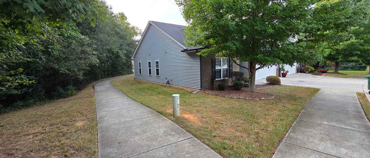335 Shallowford Reserve Dr - Photo 2 of 30