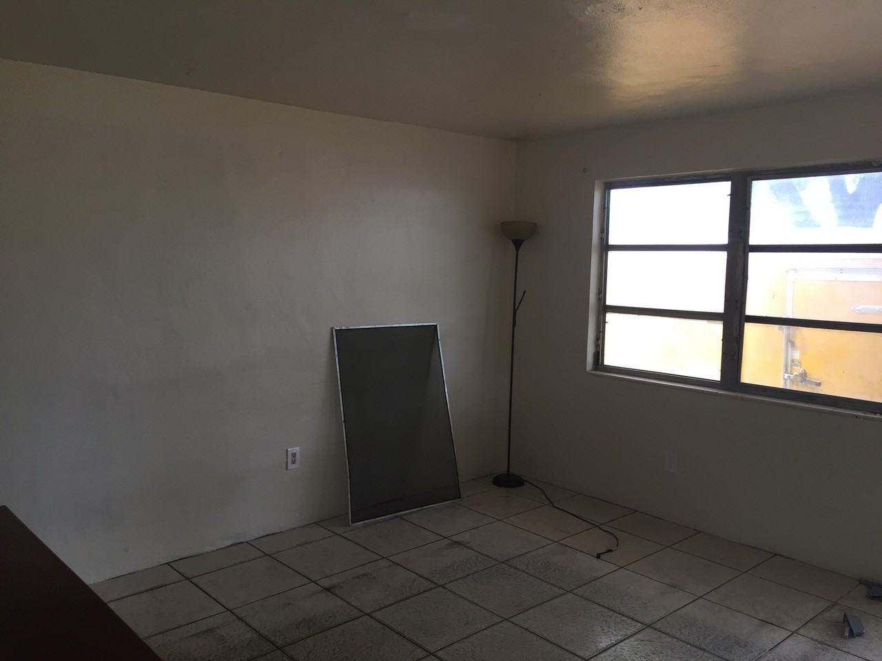 1441 Nw 3rd St - Photo 4 of 9