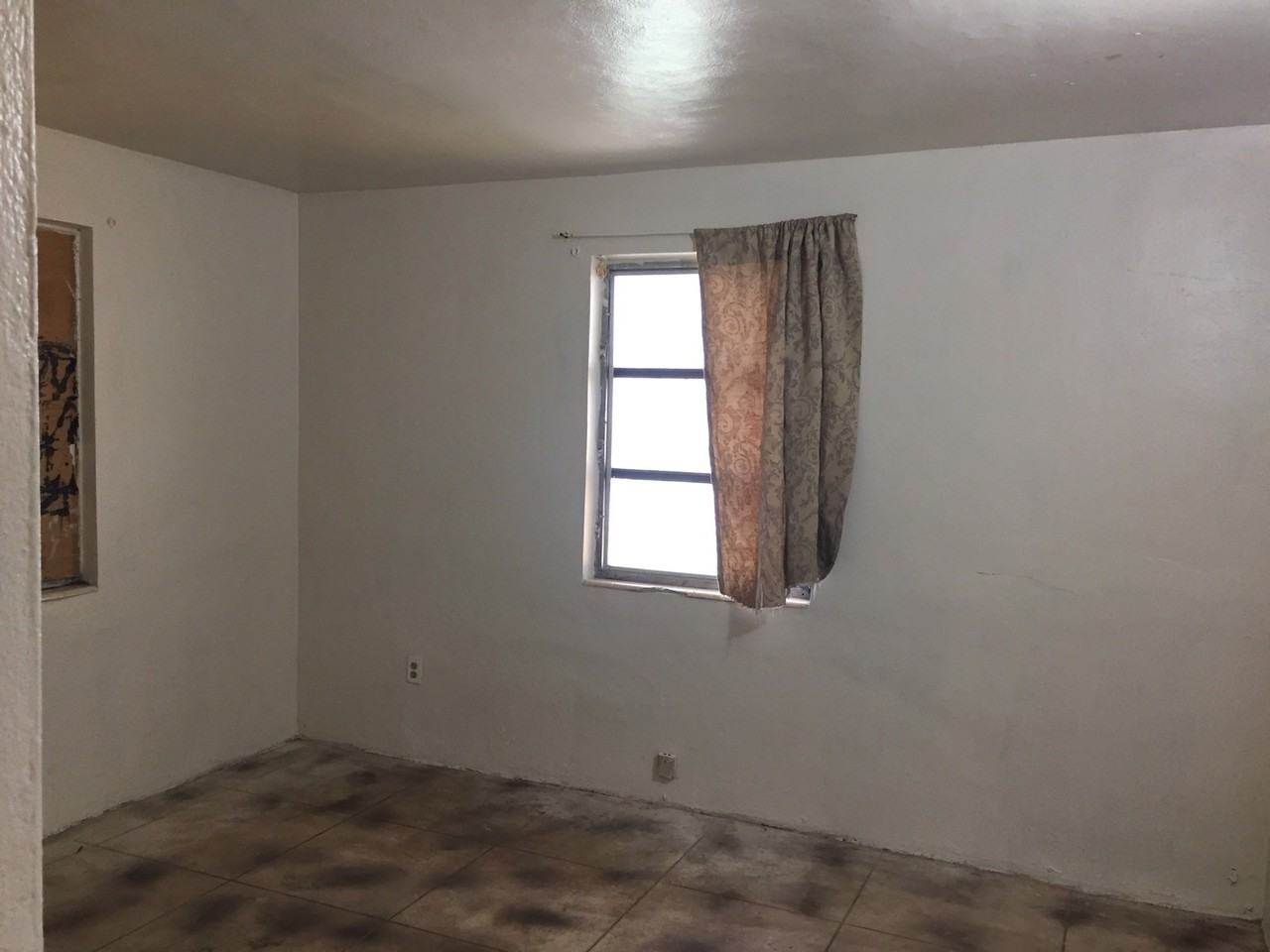1441 Nw 3rd St - Photo 6 of 9