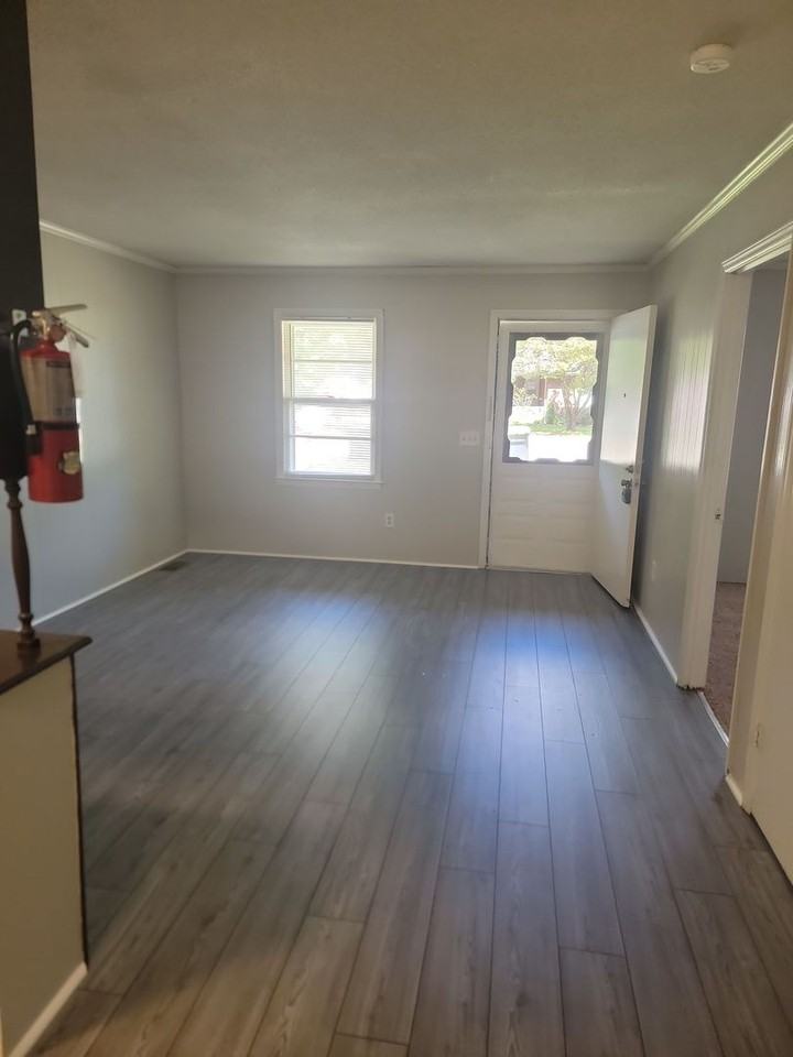 324A Walden Ave - Photo 4 of 10