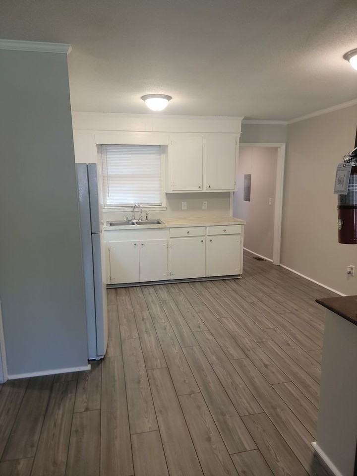 324A Walden Ave - Photo 5 of 10