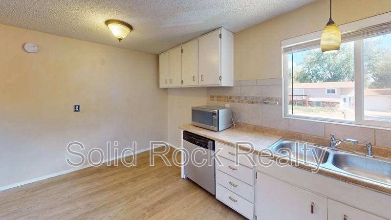 1620 River Dr - Photo 3 of 21