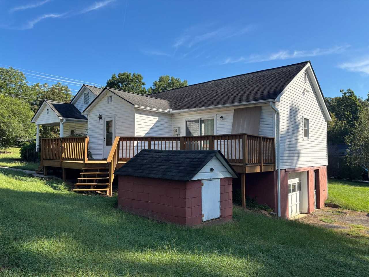 515 Fisher St - Photo 3 of 4