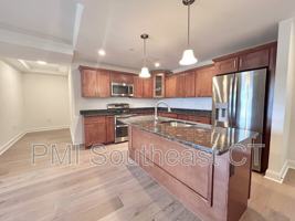 featured image of 461 Bank St #806